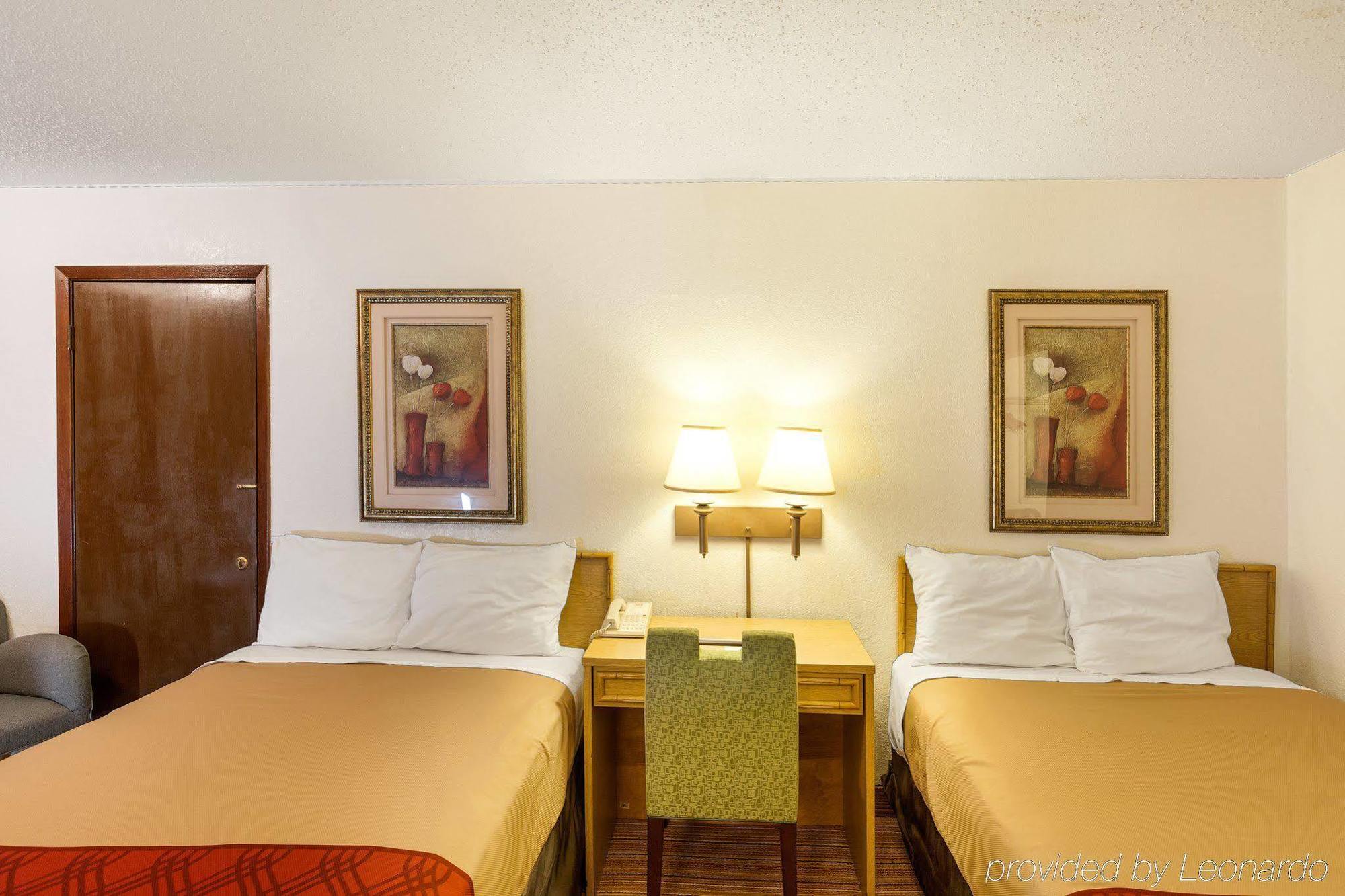 เอคโคโน่ ลอดจ์ แอร์พอร์ต I-35 นอร์ธ Motel ฟาร์เมอร์สแบรนช์ ภายนอก รูปภาพ