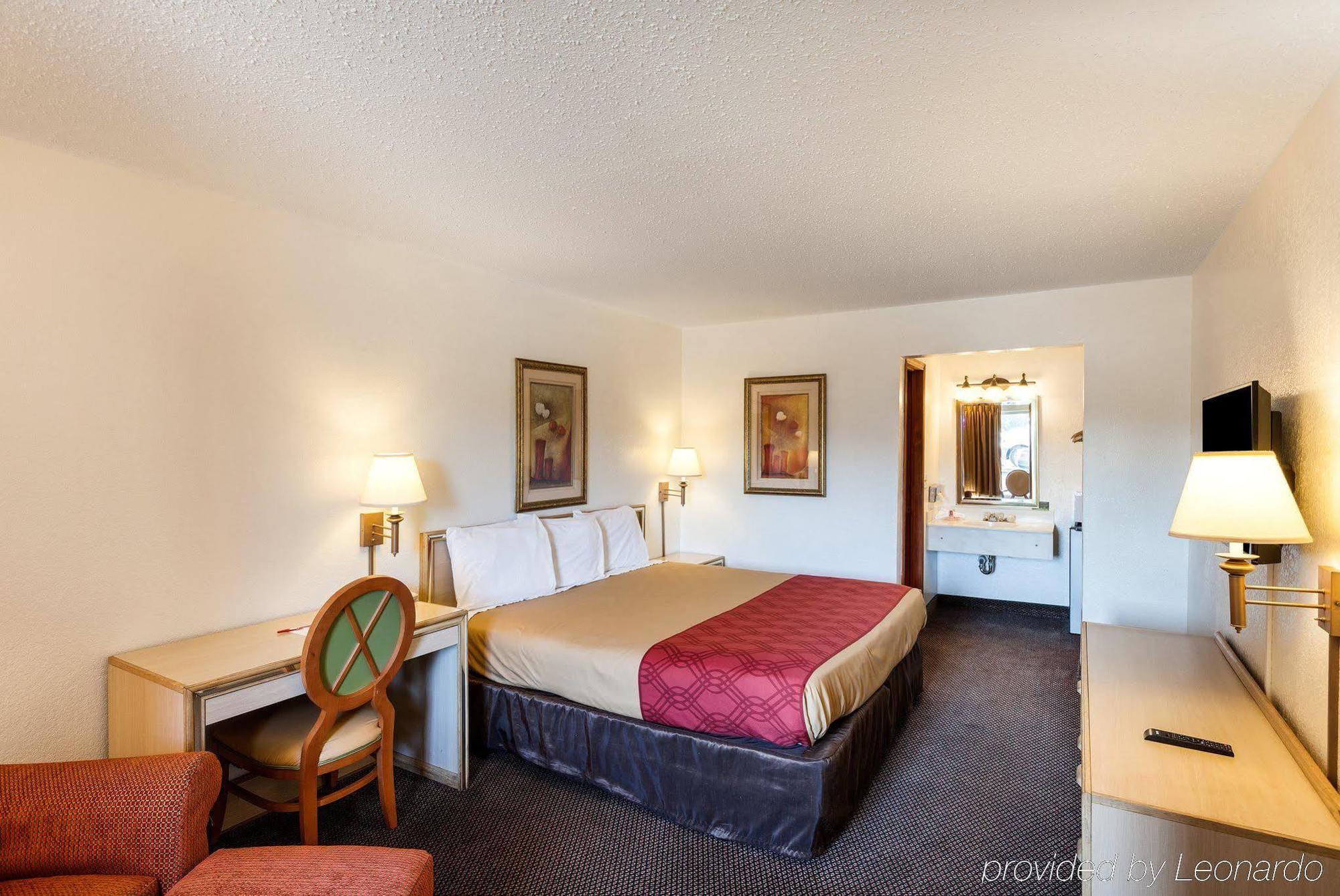 เอคโคโน่ ลอดจ์ แอร์พอร์ต I-35 นอร์ธ Motel ฟาร์เมอร์สแบรนช์ ภายนอก รูปภาพ