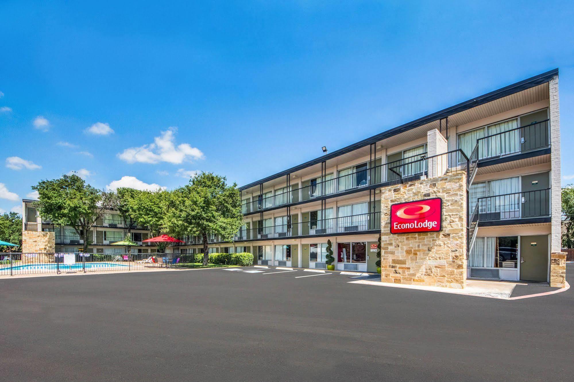 เอคโคโน่ ลอดจ์ แอร์พอร์ต I-35 นอร์ธ Motel ฟาร์เมอร์สแบรนช์ ภายนอก รูปภาพ
