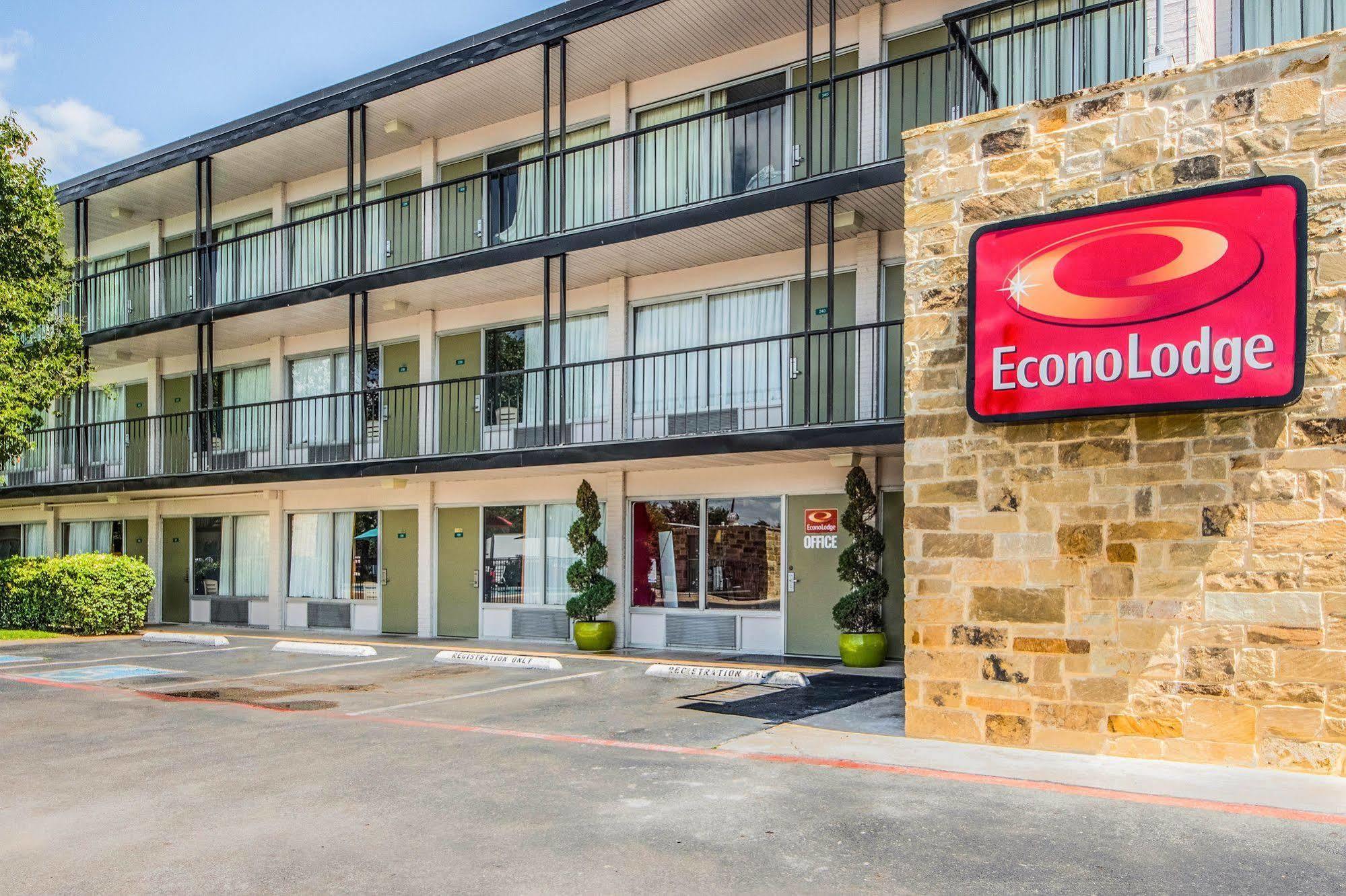 เอคโคโน่ ลอดจ์ แอร์พอร์ต I-35 นอร์ธ Motel ฟาร์เมอร์สแบรนช์ ภายนอก รูปภาพ