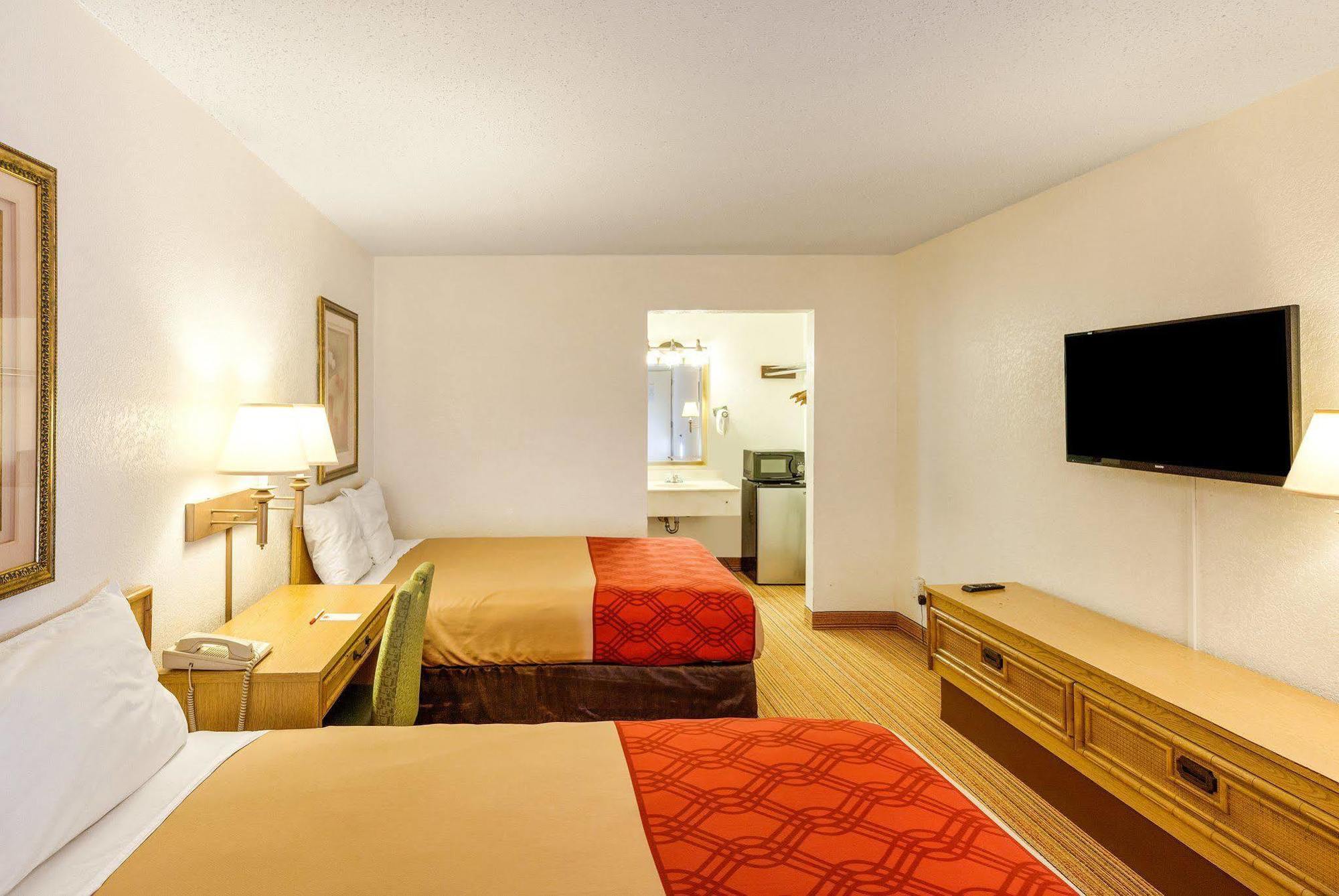 เอคโคโน่ ลอดจ์ แอร์พอร์ต I-35 นอร์ธ Motel ฟาร์เมอร์สแบรนช์ ภายนอก รูปภาพ
