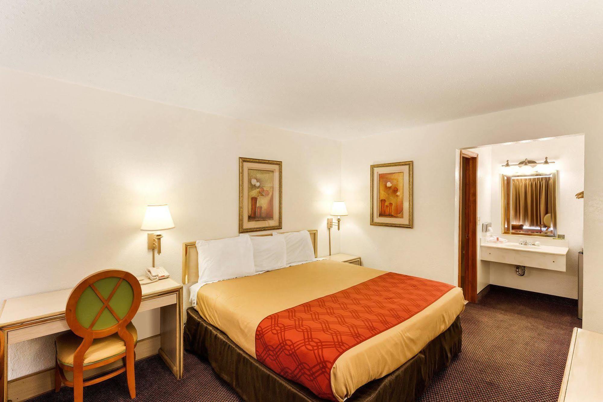 เอคโคโน่ ลอดจ์ แอร์พอร์ต I-35 นอร์ธ Motel ฟาร์เมอร์สแบรนช์ ภายนอก รูปภาพ
