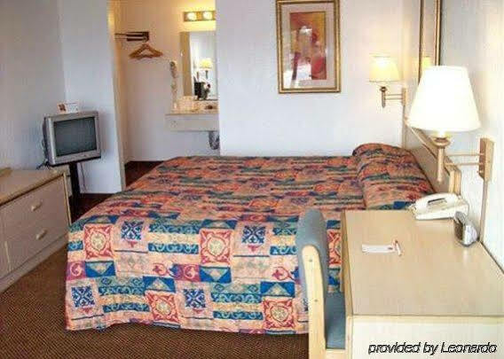 เอคโคโน่ ลอดจ์ แอร์พอร์ต I-35 นอร์ธ Motel ฟาร์เมอร์สแบรนช์ ภายนอก รูปภาพ
